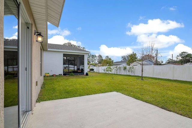 view of yard featuring a patio