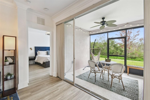 sunroom featuring ceiling fan