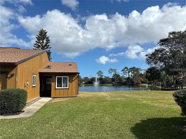 view of yard featuring a water view