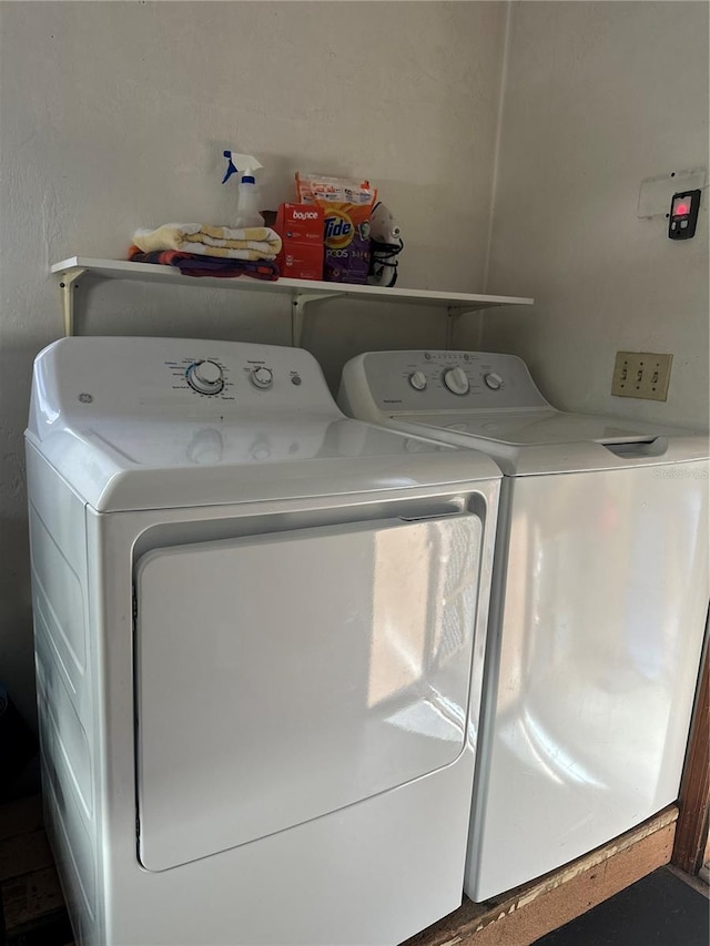 laundry room featuring independent washer and dryer