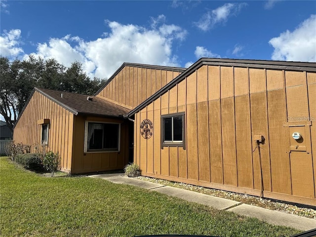 exterior space featuring a yard