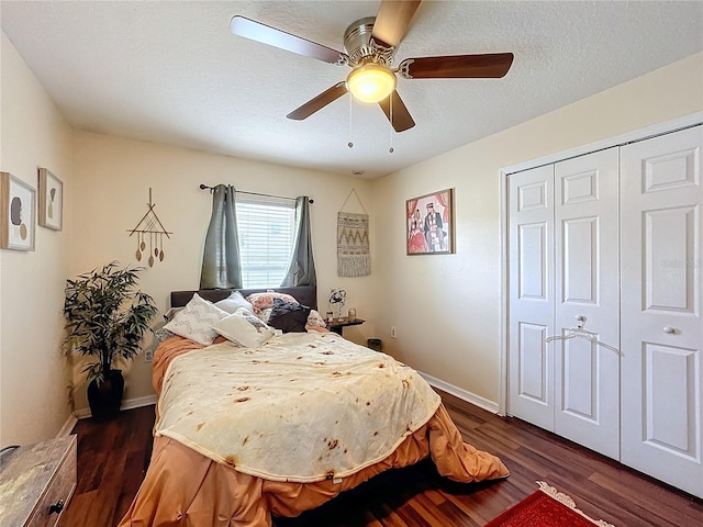 bedroom featuring ceiling fan, dark hardwood / wood-style floors, a closet, and a textured ceiling