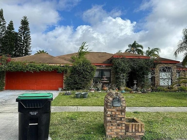 view of front of home featuring a front yard and a garage