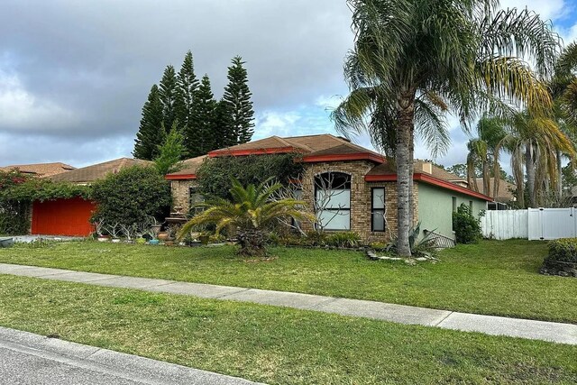 view of front facade with a front yard