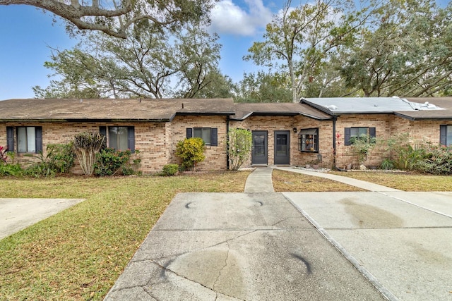 view of front of house with a front yard