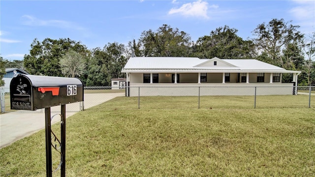 view of front of house featuring a front yard