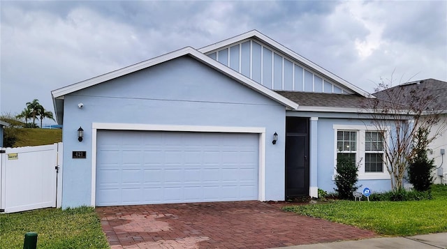 view of front of house featuring a front yard and a garage