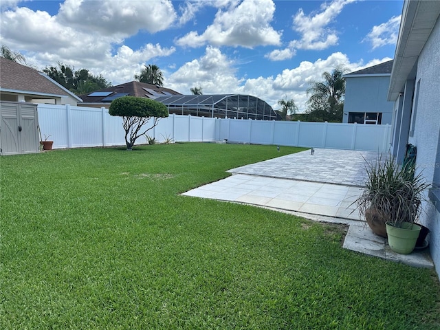 view of yard with a patio area