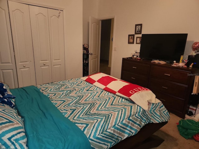 bedroom featuring carpet floors and a closet