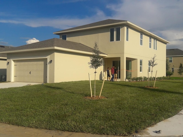 view of front facade featuring a garage and a front lawn