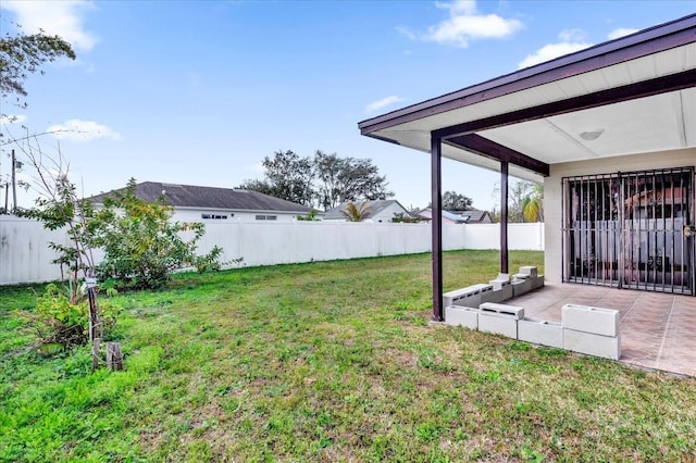 view of yard featuring a patio area