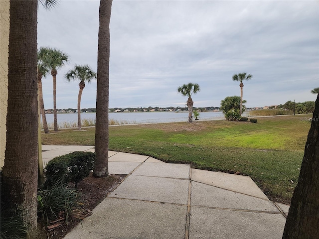 view of yard featuring a water view