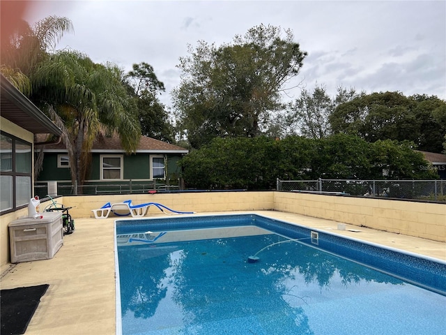 view of swimming pool