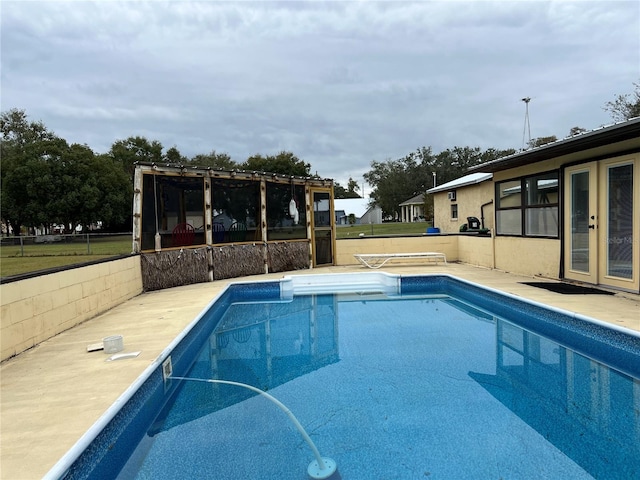 view of swimming pool