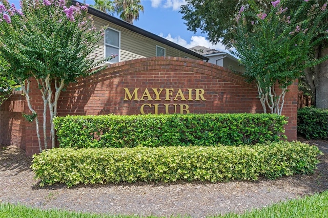 view of community / neighborhood sign