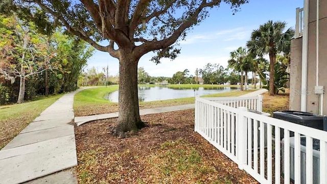 view of yard featuring a water view