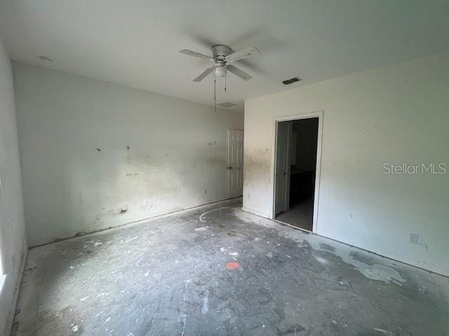 unfurnished bedroom featuring ceiling fan