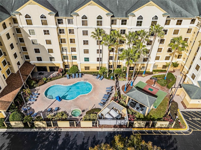 view of swimming pool