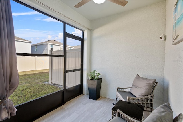 sunroom with ceiling fan