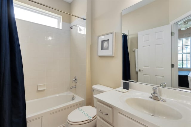 full bathroom with toilet, vanity, and shower / bath combo