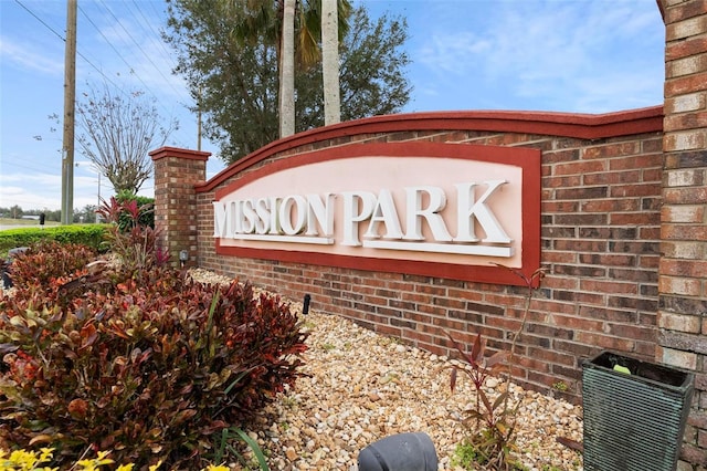 view of community / neighborhood sign