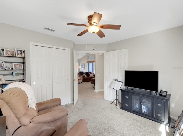 carpeted living room featuring ceiling fan