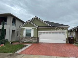 view of front facade featuring a garage