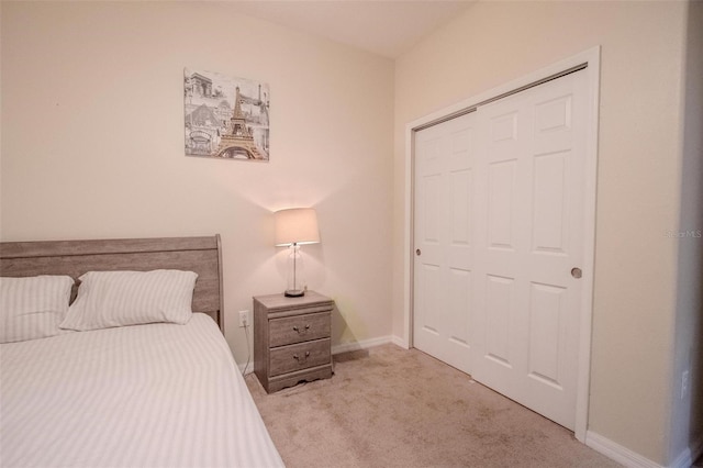 bedroom featuring carpet flooring and baseboards