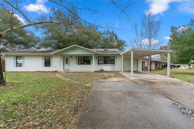 view of front facade featuring a front lawn, a carport, and a porch