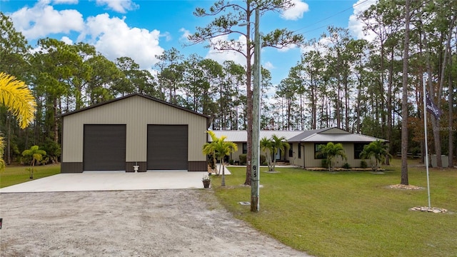 view of front of property featuring a front yard and a garage