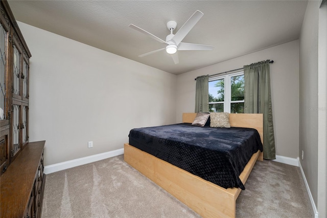 bedroom with ceiling fan, a textured ceiling, and carpet flooring