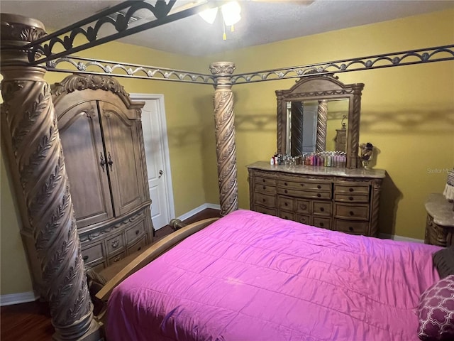 bedroom featuring ceiling fan