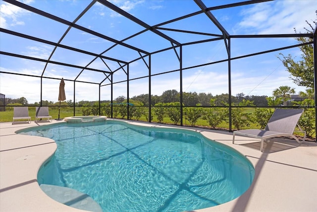 view of pool featuring an in ground hot tub, a patio, and a lanai