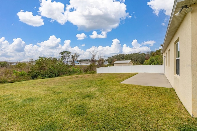 view of yard featuring a patio area