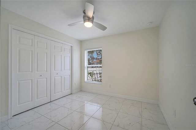 unfurnished bedroom featuring ceiling fan and a closet