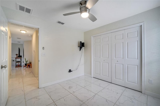 unfurnished bedroom featuring ceiling fan and a closet