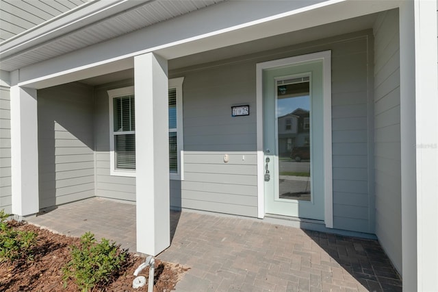 entrance to property featuring covered porch