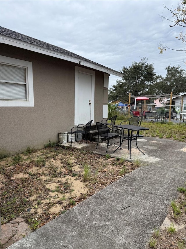 704 N 8th St, Haines City, FL 33844 - view of patio featuring fence