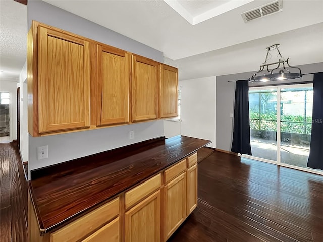 kitchen with pendant lighting