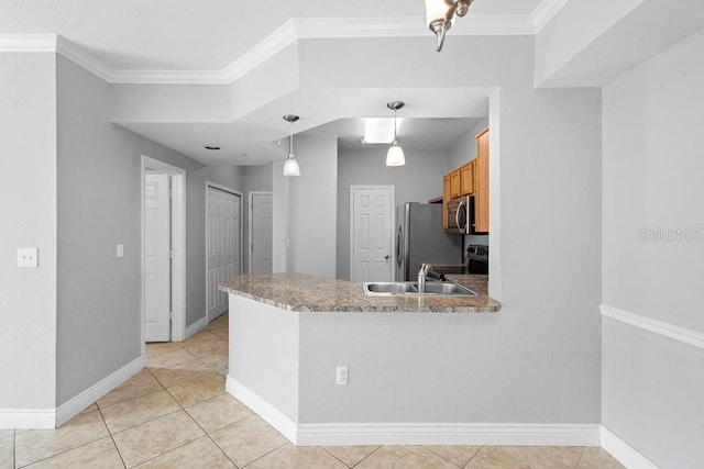 kitchen with hanging light fixtures, sink, kitchen peninsula, stainless steel appliances, and light tile patterned flooring