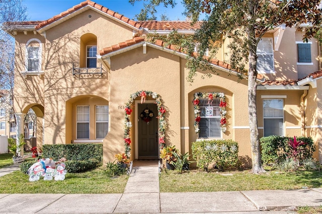 view of mediterranean / spanish-style house