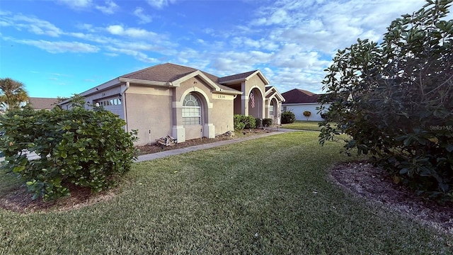 view of front of home featuring a garage and a front yard