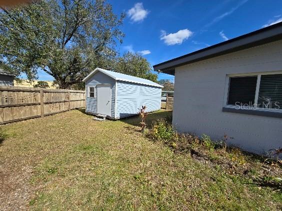 view of yard with a storage unit