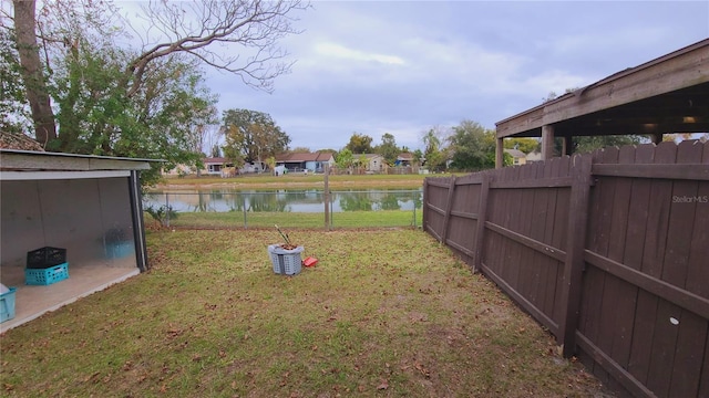 view of yard featuring a water view