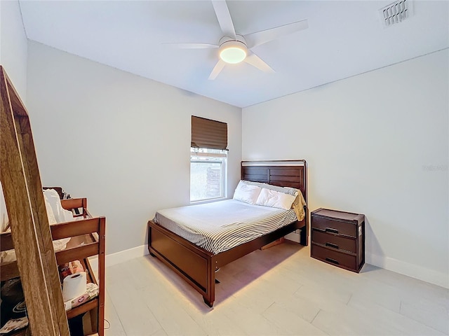 bedroom with ceiling fan