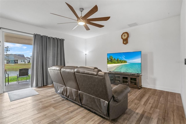 living room featuring light hardwood / wood-style floors and ceiling fan