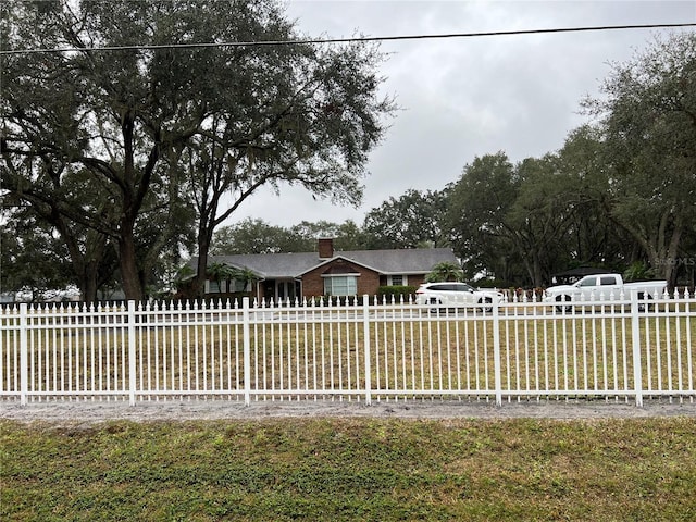 view of front of home featuring a front lawn