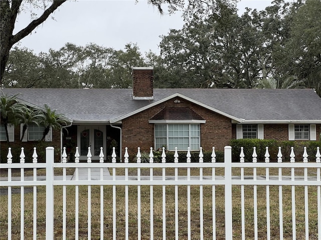 view of front of home featuring a front lawn