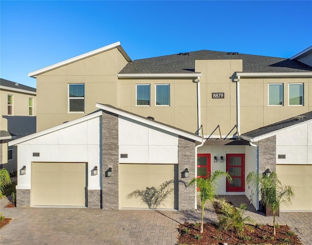 view of front facade with a garage