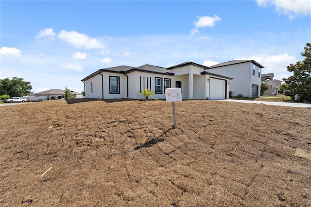 view of front facade featuring a garage